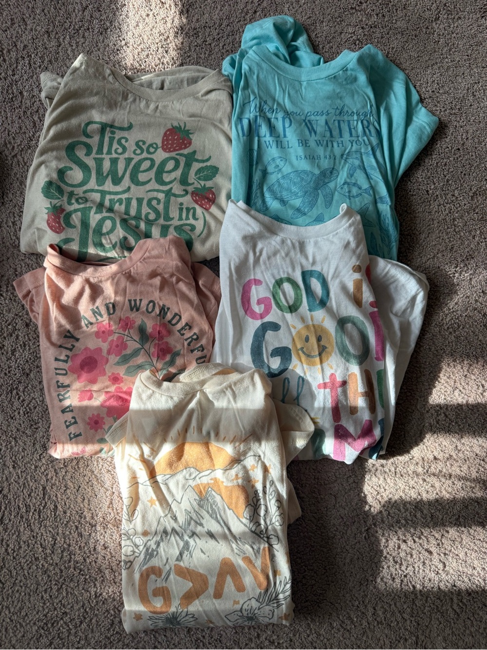 Women’s Short Sleeve Graphic Tees - Assorted Pastel Colors